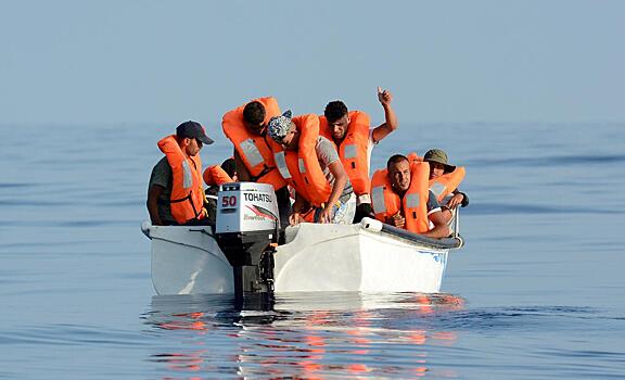 В водах Мальты спасли 40 утопающих мигрантов
