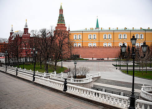 Москвичи захотели переименовать Александровский сад в Б.Ю. Александровский