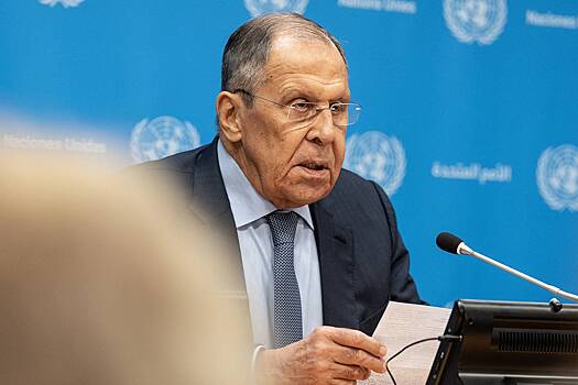 Лавров встретился с посланником Папы Римского по Украине
