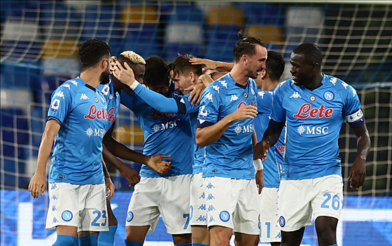 «Наполи» продаст двух ключевых футболистов, если не выйдет в Лигу чемпионов