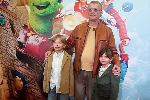 Алексей Серебряков привел в кино подросшую внучку