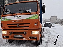 Вытаскивали из снега пять часов: новосибирские мусоровозы массово сходят с линий