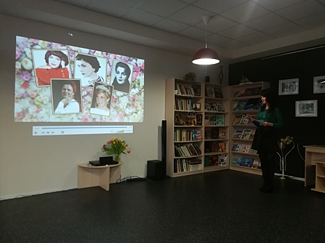 Литературно-музыкальная гостиная «И это все о ней» прошла в Центральной библиотеке Щербинки