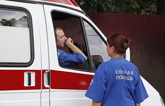 Мужчина выпал из окна на козырек подъезда на востоке Москвы