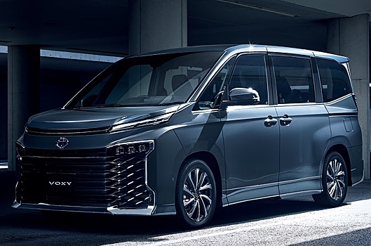 Toyota представила минивэны Noah и Voxy нового поколения