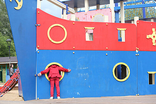 Каждая десятая детская площадка в стране построена с нарушениями