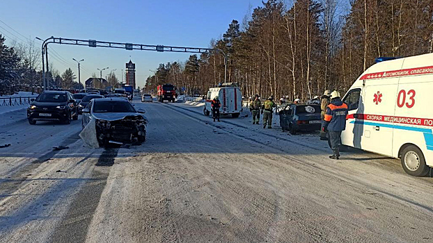 Водитель легковушки попал в больницу после ДТП в Ноябрьске. ВИДЕО