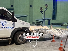 Дорога в Кемерове ушла под воду из-за аварии