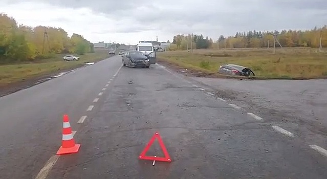 В Красногвардейском районе столкнулись две отечественные легковушки