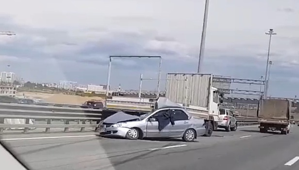 Авария с летальным исходом в Петербурге попала в объектив регистратора