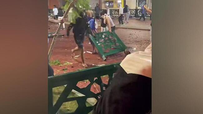 В популярной у туристов арабской стране вспыхнули яростные протесты молодежи