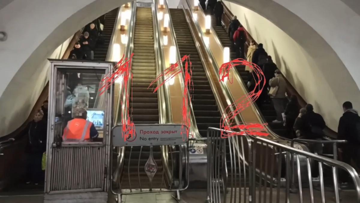 Ногу четырехлетней девочки зажевало в эскалаторе московского метро