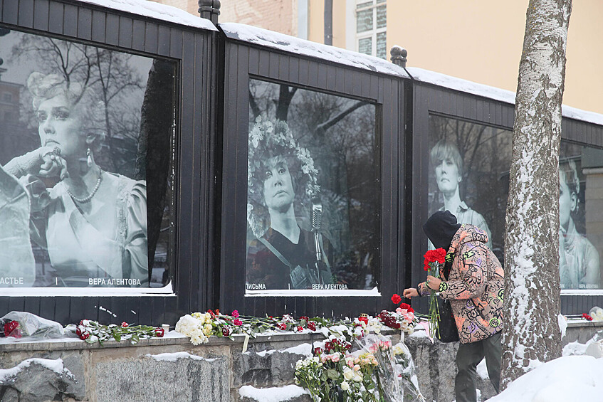 Обстановка у Московского драматического театра имени Пушкина во время прощания с народной артисткой РФ Верой Алентовой, 29 декабря 2025 года