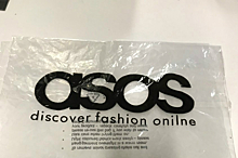 ASOS выпустил 17 тысяч пакетов с опечаткой. Их назвали специальной серией