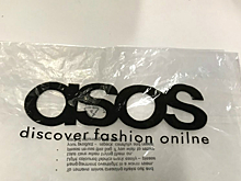 ASOS выпустил 17 тысяч пакетов с опечаткой. Их назвали специальной серией