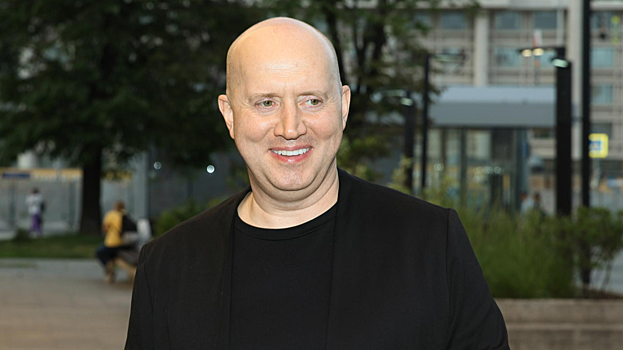 Сергей Бурунов признался, что похудел на 15 кг ради возлюбленной: «Девушка меня поставила на лыжи»