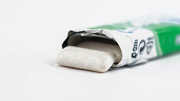 Врач Кашух объяснила, кому опасно жевать жвачку