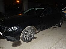 В Петербурге угнанную иномарку стоимостью 2,5 млн рублей нашли под виадуком