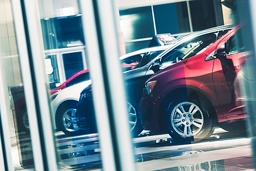 Российским автодилерам стоит опасаться затоваривания складов