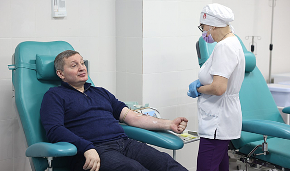 Волгоградский губернатор сдал кровь для пострадавших в «Крокус Сити Холле»