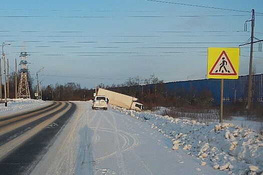 Попавший под колеса фуры костромич скончался в больнице