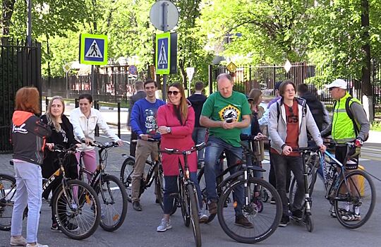 Жители Подмосковья отправились на работу на велосипеде