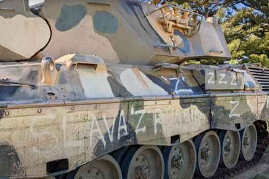 В Австралии на корпусе немецкого танка Leopard появился лозунг "Слава России!"