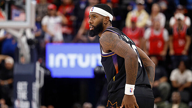 Ройс О’Нил был близок к победному попаданию со своей половины в матче с «Хоукс»