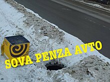 На ул. Коммунистической курьер провалился в люк на тротуаре