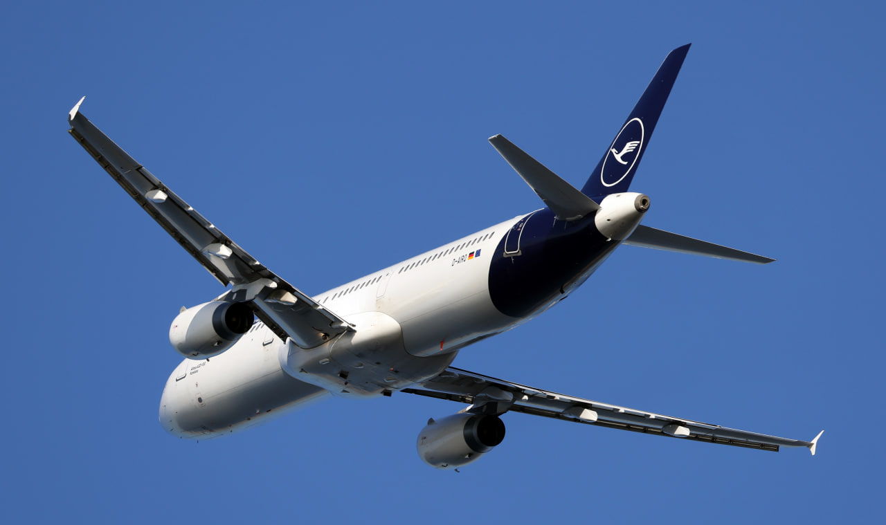 В аэропорту Нью-Дели загорелся пассажирский самолет