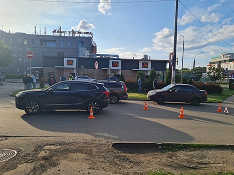 Иномарка сбила ребенка на пешеходном переходе в Нижнем Новгороде