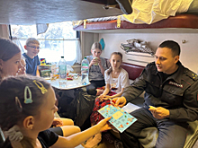 Транспортные полицейские Южного Урала обеспечили безопасность детей, следующих на новогодние праздники в Санкт-Петербург
