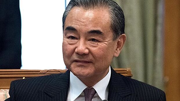 Глава МИД Китая выступил против односторонних действий в Кашмире