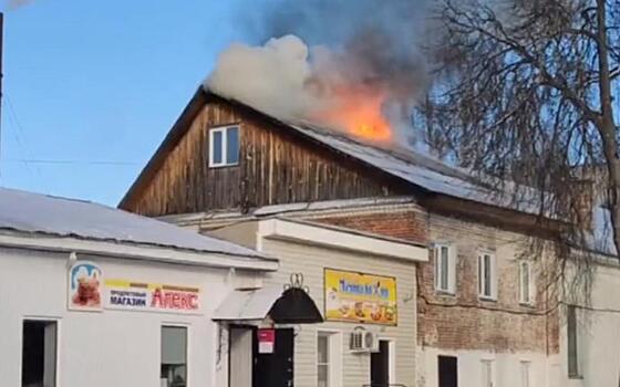 В центре Касимова загорелся дом