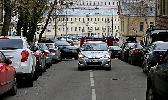 Около 350 новых парковочных мест оборудовали в Басманном районе в 2018 году