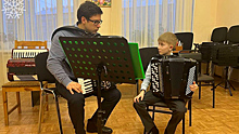 Известный московский аккордеонист провёл мастер-класс для юных музыкантов в Лабытнанги