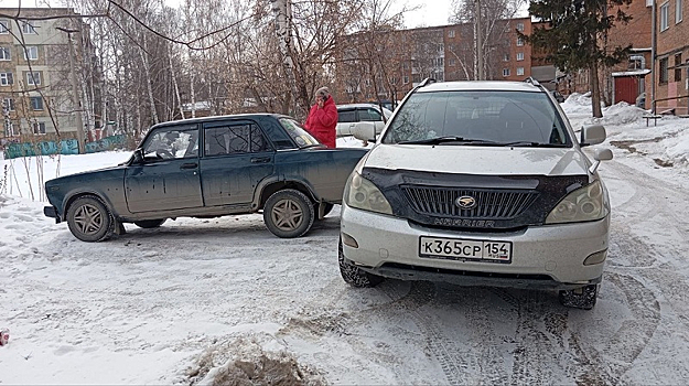 Заблокировавшая чужой автомобиль жительница Кузбасса получила штраф в 2 000 рублей