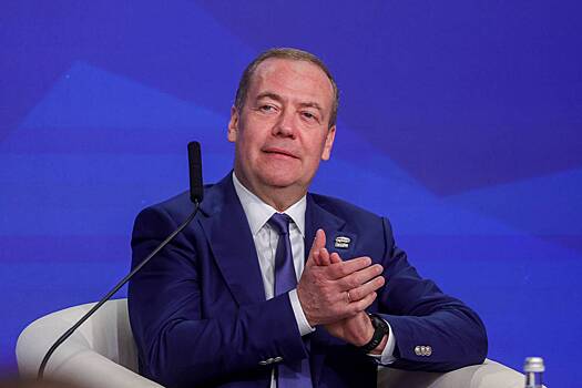 Медведев в День доброты высмеял Зеленского