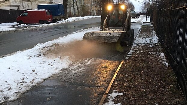 От подрядчиков требуют избежать обледенения дорог и тротуаров