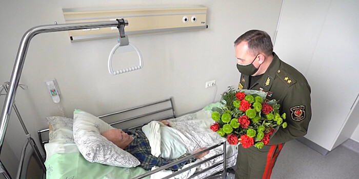 Министр обороны Беларуси поздравил Героев Советского Союза