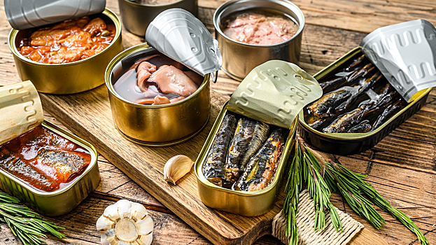 Можно ли хранить открытые консервы в металлической банке