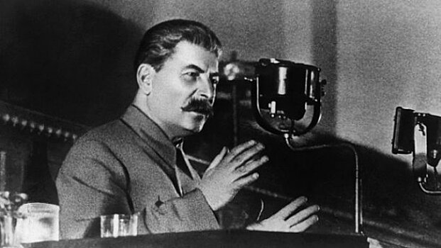 Почему Сталин в 1946 году решил поменять народных комиссаров на министров