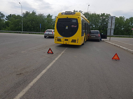 В Самаре единственный электробус попал в аварию