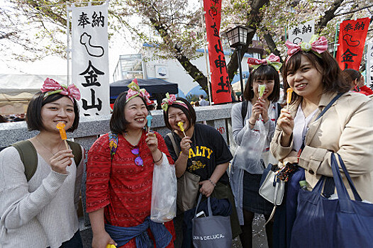 Как проходят фаллические фестивали в Японии