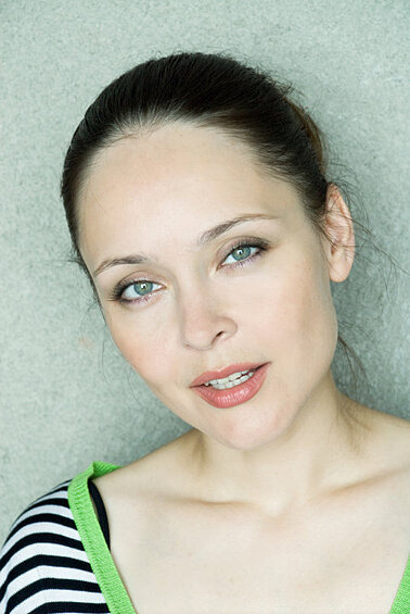 Екатерина Никитина стала известной массовому зрителю после роли Елизаветы Петровны в историческом цикле Дружининой "Тайны дворцовых переворотов" и работы в сериале "Московская сага", где она сыграла красавицу Веронику, репрессированную жену генерала Градова.