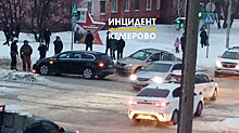 Кемеровские автовладельцы попали в ДТП на перекрестке