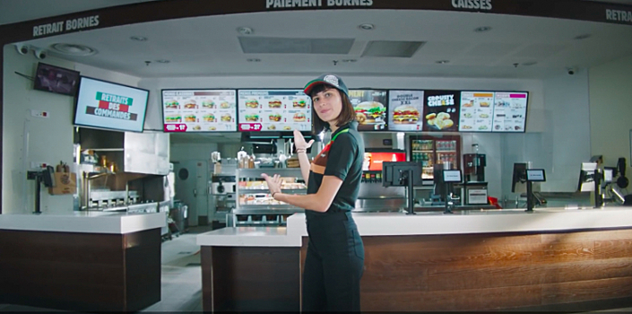 Авиа-пародия и ностальгия по сплетням: Burger King и McDonald's выпустили первые ролики после карантина