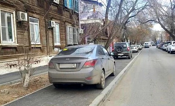 8 авто на штраф-стоянку: тротуар очистили от злостных нарушителей