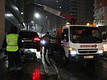 В Красноярске машины эвакуируют из дворов за неправильную парковку
