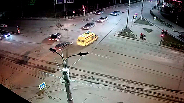 Водитель иномарки устроил «гонку» со скорой в Петрозаводске: видео